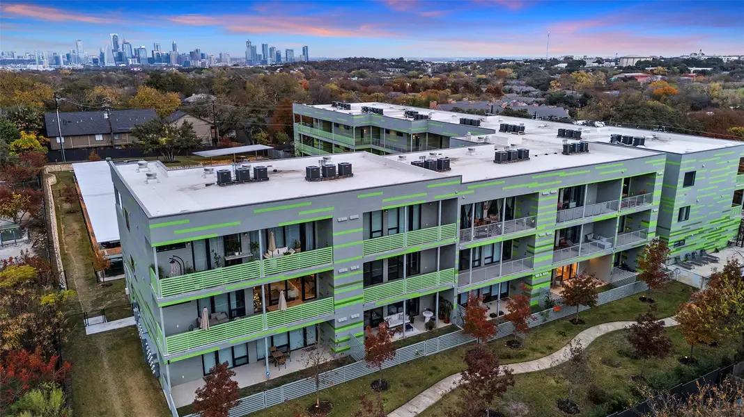 Condo located in Austin, TX showcasing its design and architecture (Image 1). Condo located in Austin, TX showcasing its design and architecture (Image 1).