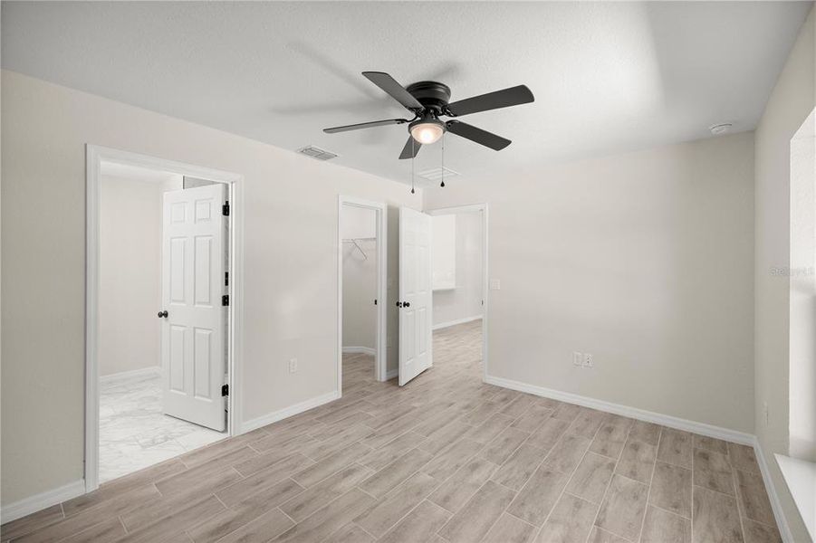 Spacious, unfurnished interior of a new home in , Ocala (Image 12).