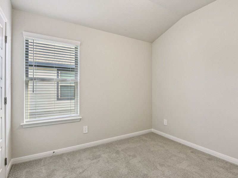 Spacious, unfurnished interior of a new home in Comanche Ridge, San Antonio (Image 32).