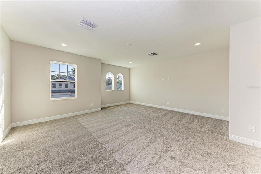 Spacious, unfurnished interior of a new home in Hidden Lakes, Brandon (Image 27).