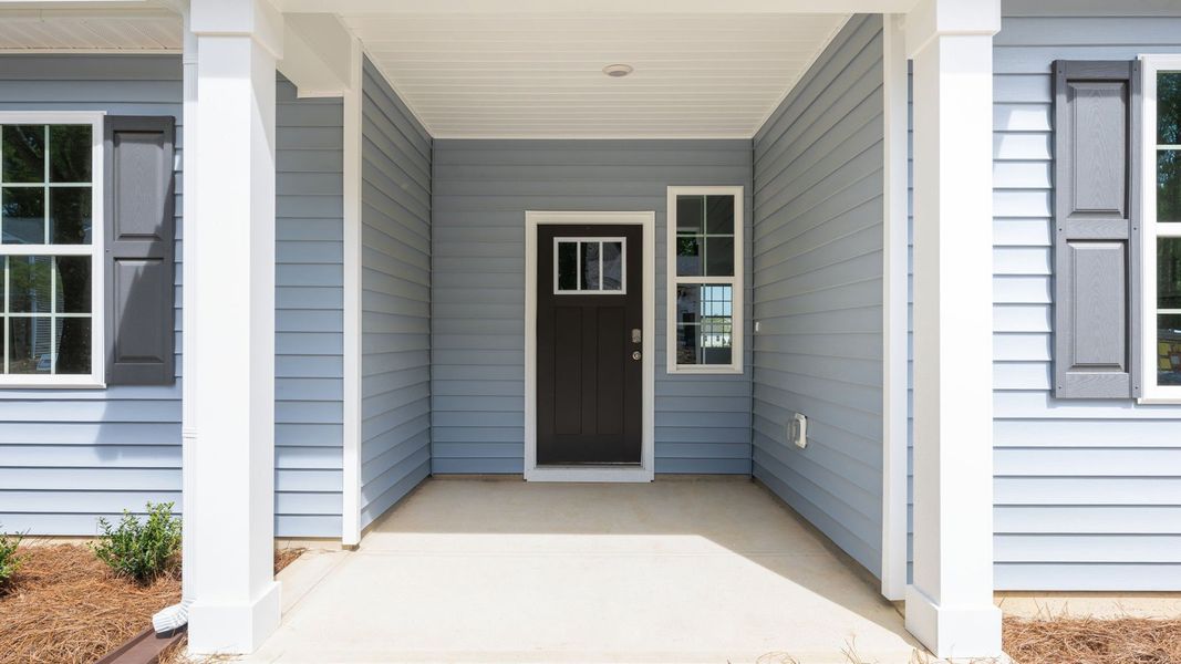 Exterior details and patio area of a home in Tyler - Home on the Lake, New Bern (Image 24).