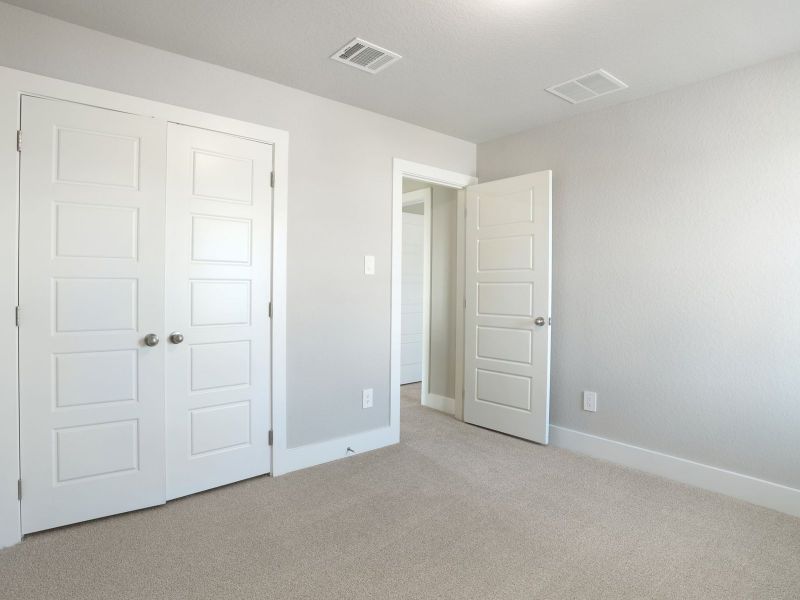 Spacious, unfurnished interior of a new home in Lark Canyon, New Braunfels (Image 34).