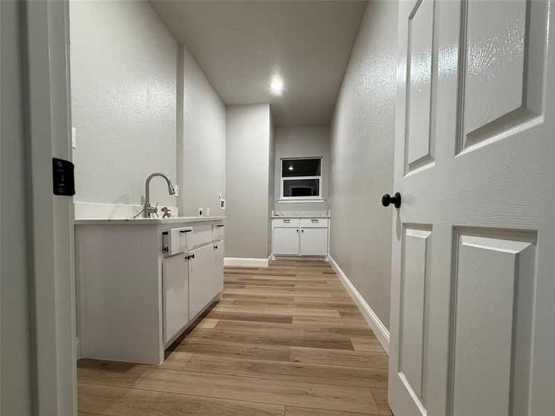 LAUNDRY ROOM CONNECT TO MASTER CLOSET.