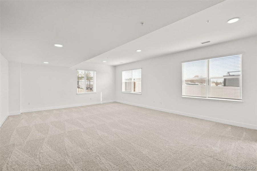 Spacious, unfurnished interior of a new home in Deer Creek, Littleton (Image 20).