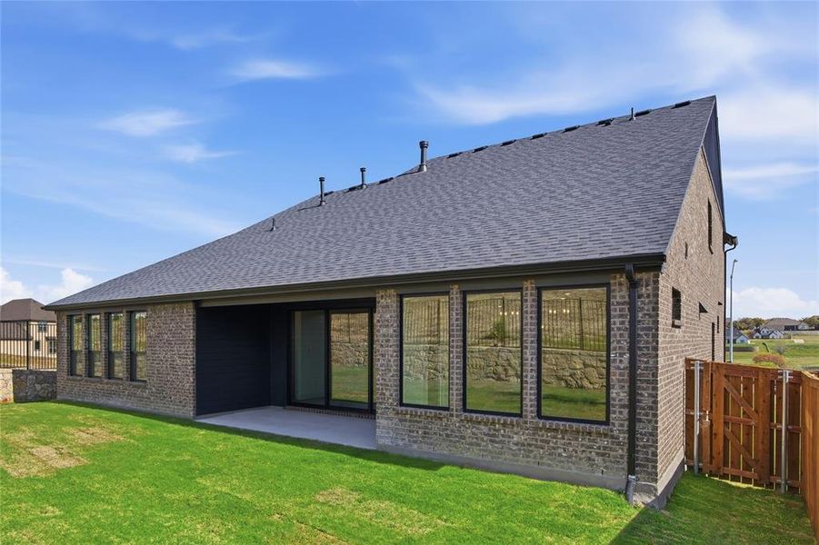 Exterior details and patio area of a home in Talon Hills, Fort Worth (Image 23).