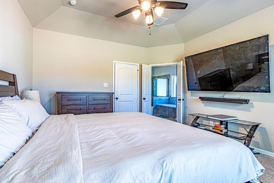 Furnished interior view inside a new home in , Conroe (Image 14).