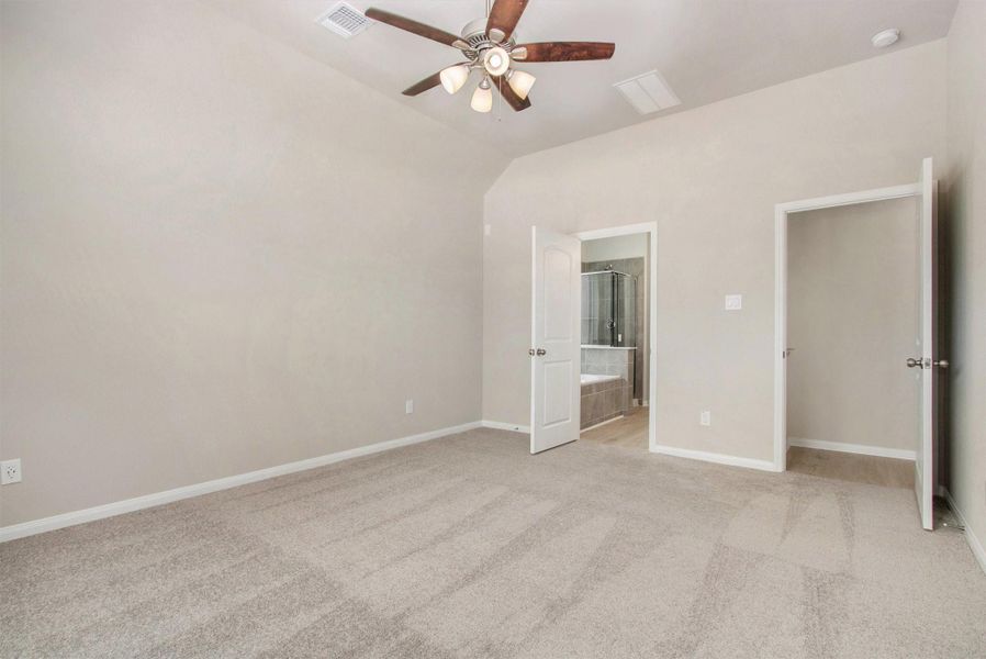 Spacious, unfurnished interior of a new home in Columbia Lakes, West Columbia (Image 12).