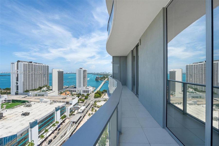 Condo located in Miami, FL showcasing its design and architecture (Image 24).