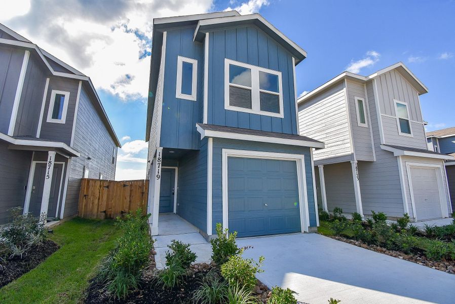Front exterior of a new home in Tavola, New Caney, TX, highlighting curb appeal (Image 2). Front exterior of a new home in Tavola, New Caney, TX, highlighting curb appeal (Image 2).