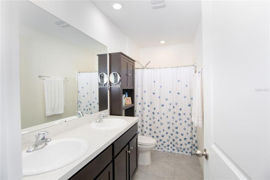 Furnished interior view inside a new home in , Bradenton (Image 26).