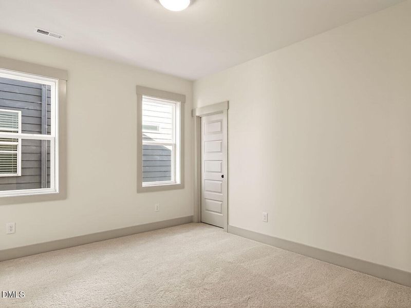 025-1280x960-bedroom