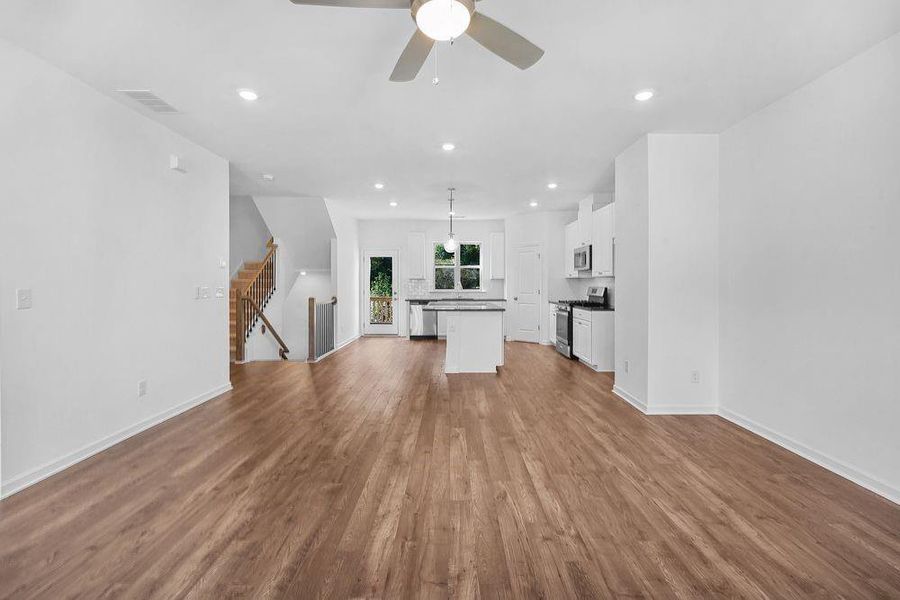 Spacious, unfurnished interior of a new home in Hampton Trace, Marietta (Image 21).