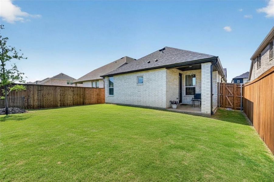 Exterior details and patio area of a home in Heritage Ranch, Sherman (Image 4).