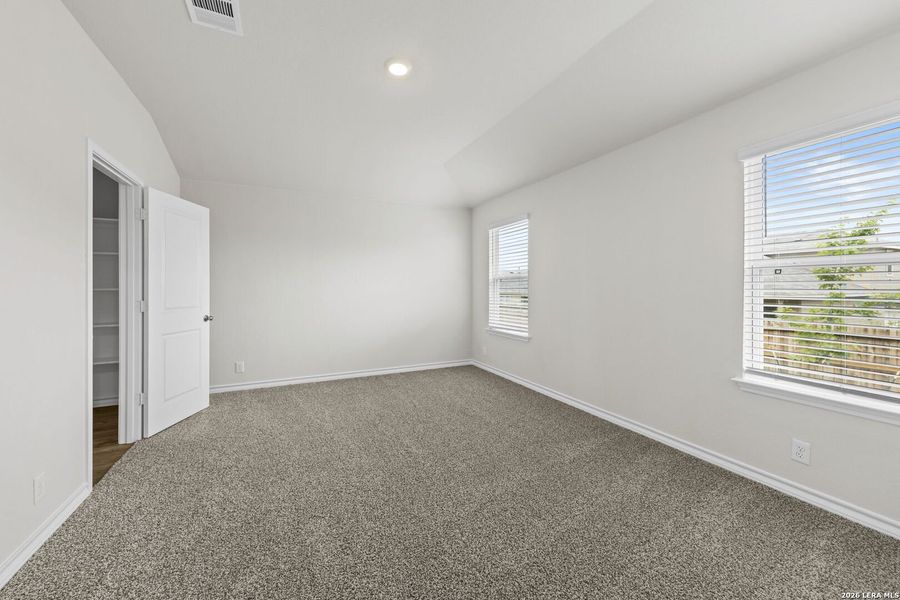 Spacious, unfurnished interior of a new home in Brookstone Creek, San Antonio (Image 12).