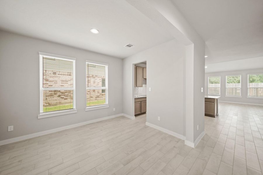 Spacious, unfurnished interior of a new home in Grand Oaks – The Cove, Houston (Image 23). Spacious, unfurnished interior of a new home in Grand Oaks – The Cove, Houston (Image 23).