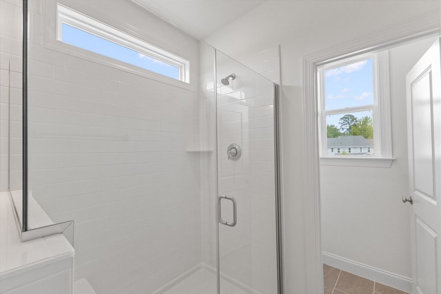 Representative interior finishes for a home built from the The Hemlock by RobuckHomes in Kennebec Crossing, Angier (Image 117).