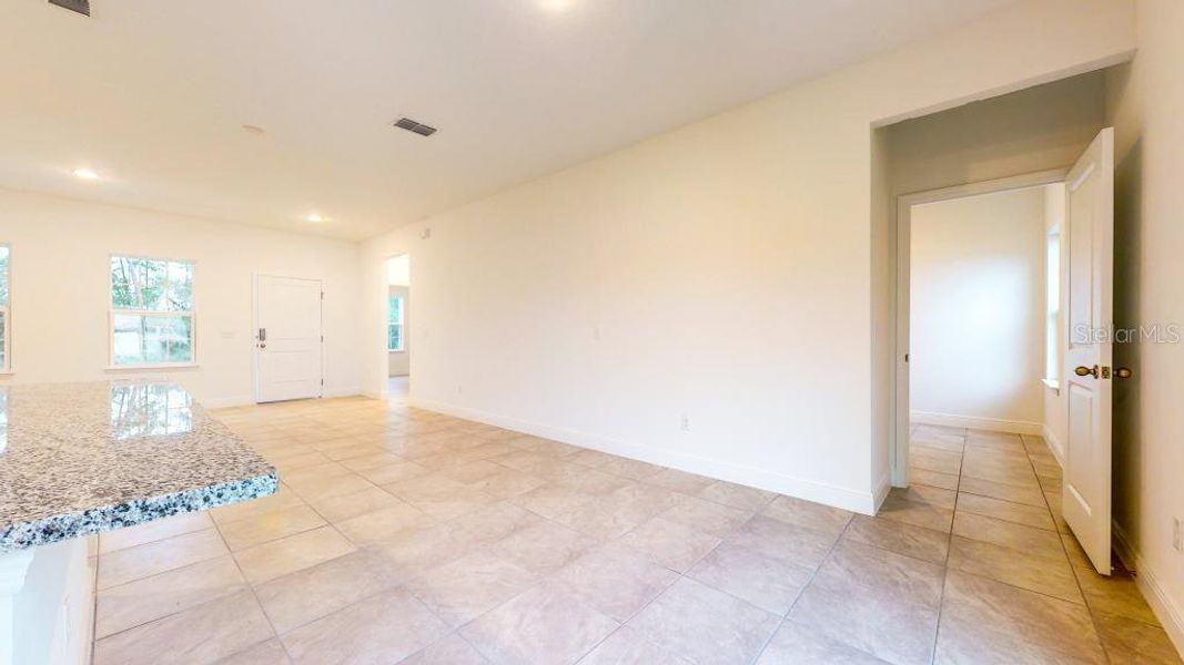 Spacious, unfurnished interior of a new home in , Dunnellon (Image 21).