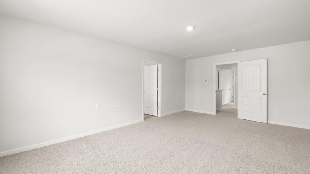 Spacious, unfurnished interior of a new home in Thompson Ridge, Dallas (Image 21).