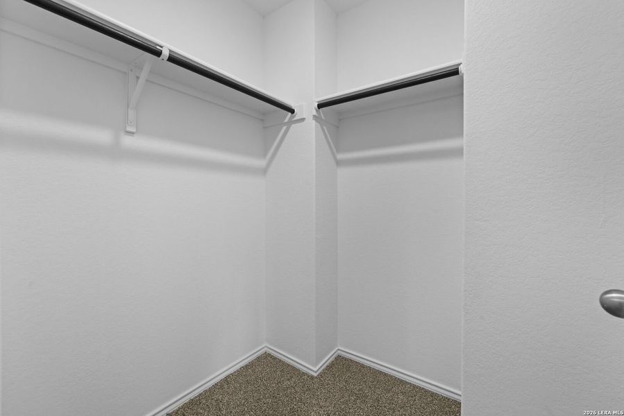 Spacious, unfurnished interior of a new home in Blue Ridge Ranch, San Antonio (Image 14).