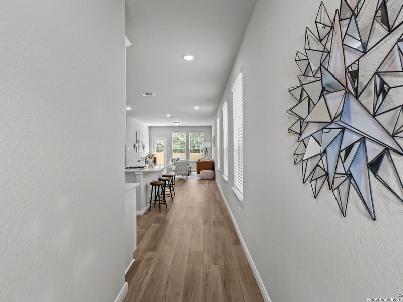 Spacious, unfurnished interior of a new home in Cedar Heights, San Antonio (Image 15).