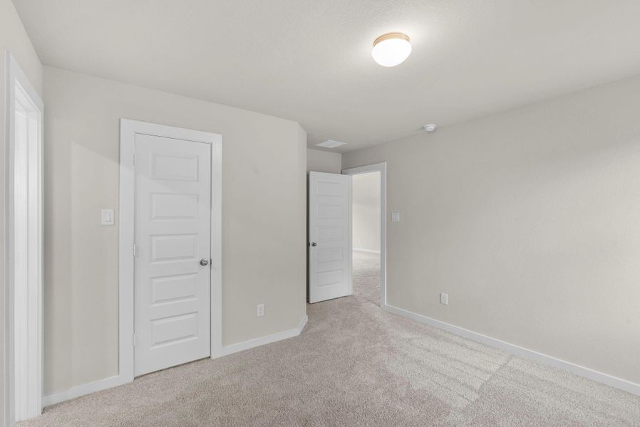 Spacious, unfurnished interior of a new home in Huntington Place, Rosharon (Image 16).