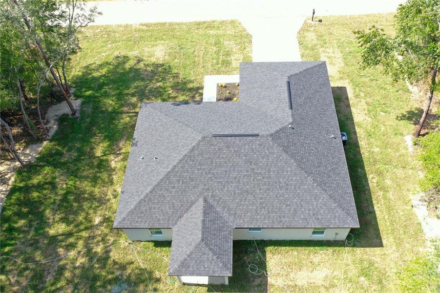 Exterior details and patio area of a home in , Dunnellon (Image 30).