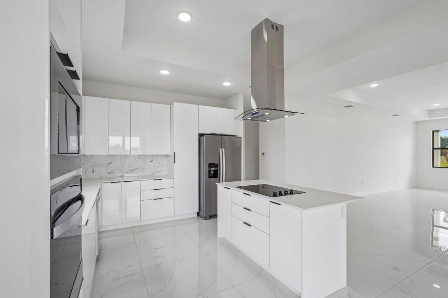 13-web-or-mls-W Broad Cir-S2404-013