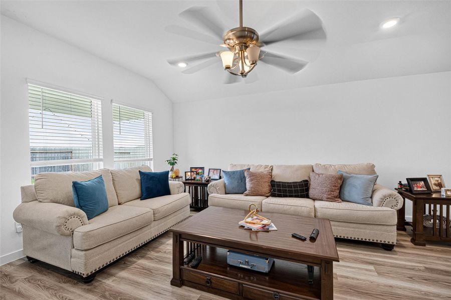 Furnished interior view inside a new home in Pelican Pointe, Texas City (Image 9). Furnished interior view inside a new home in Pelican Pointe, Texas City (Image 9).