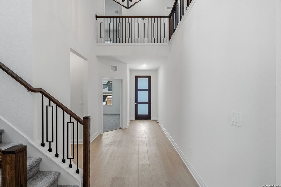 Spacious, unfurnished interior of a new home in Bison Ridge, San Antonio (Image 23). Spacious, unfurnished interior of a new home in Bison Ridge, San Antonio (Image 23).