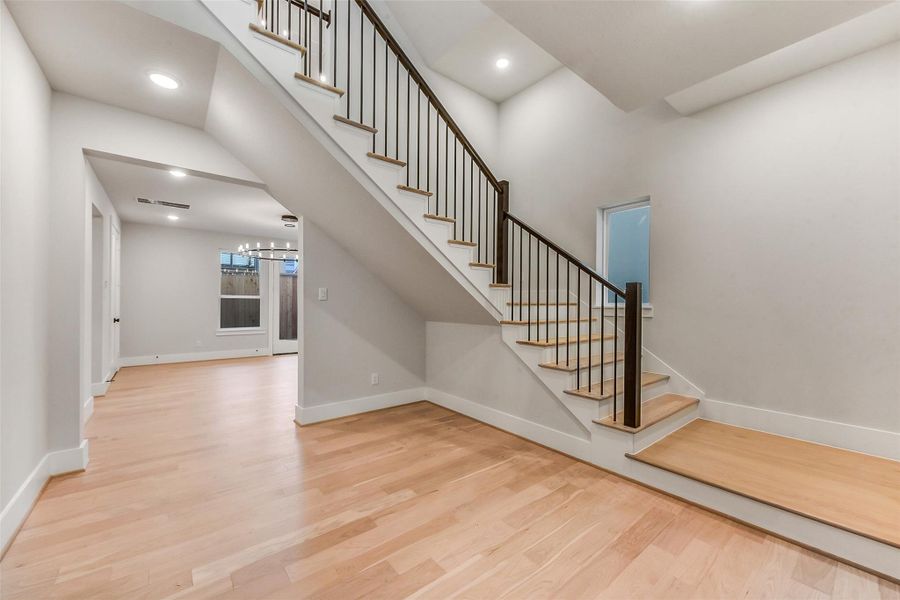 Spacious, unfurnished interior of a new home in , Houston (Image 38).