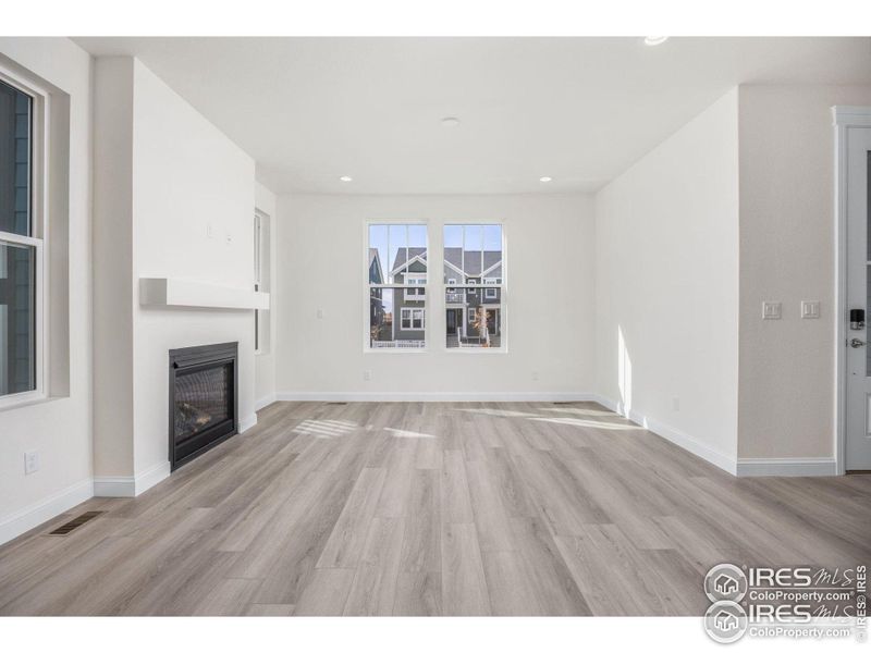 Spacious, unfurnished interior of a new home in Westerly, Erie (Image 14).