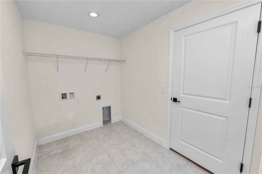 Spacious, unfurnished interior of a new home in , Eagle Lake (Image 20).