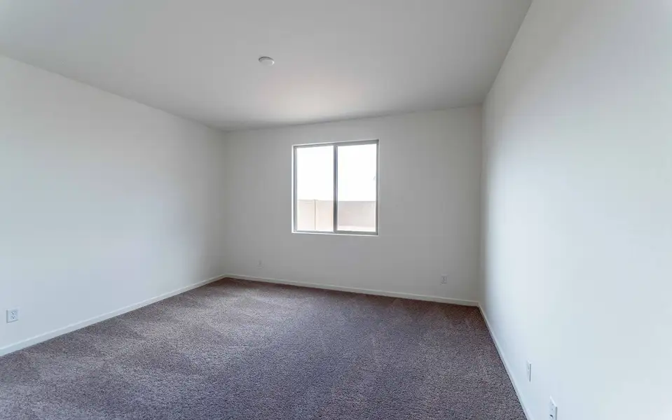 Spacious, unfurnished interior of a new home in Rancho Mirage, Maricopa (Image 13).