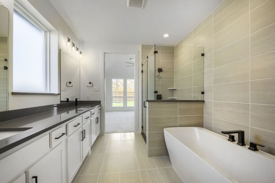 1266 Cedarwood - Primary Bathroom