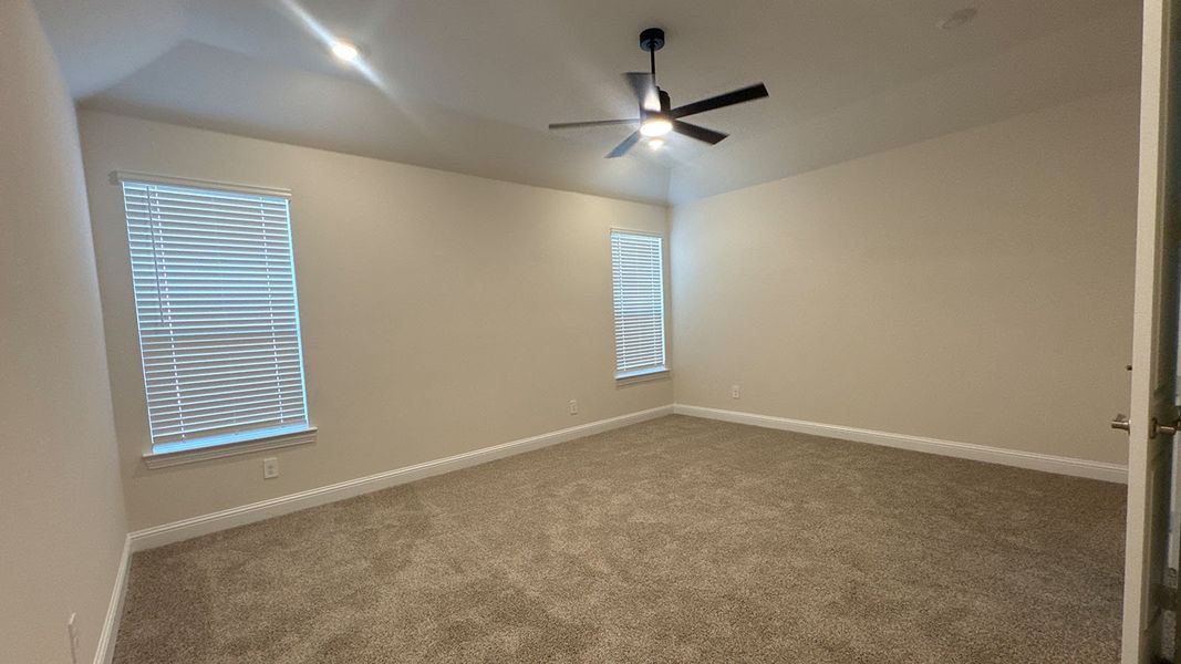 Spacious, unfurnished interior of a new home in Peachtree Meadows, Rockwall (Image 24).