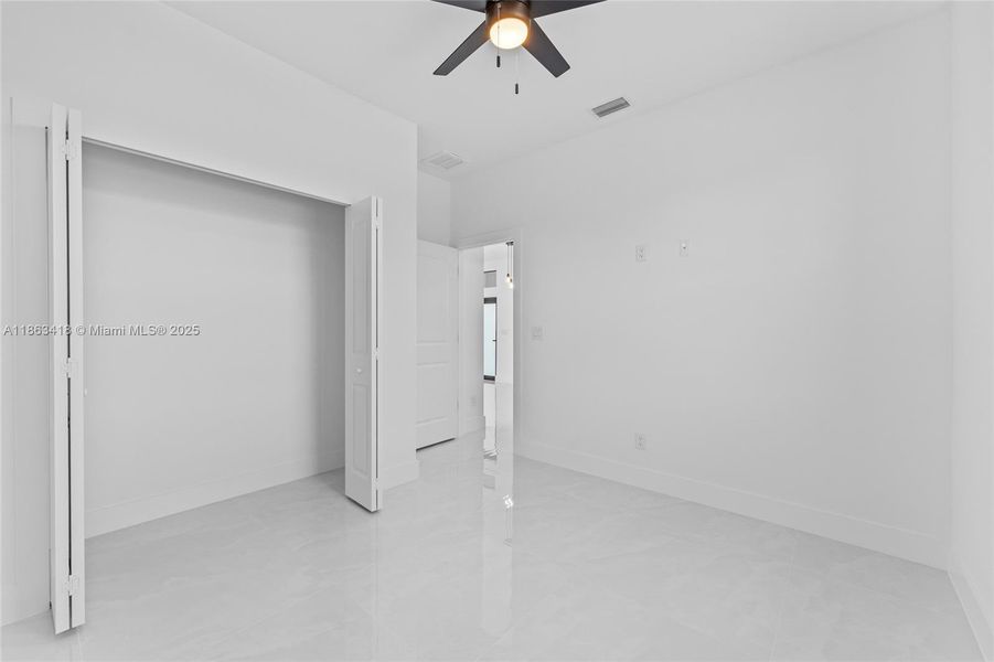 Spacious, unfurnished interior of a new home in , Lehigh Acres (Image 14).
