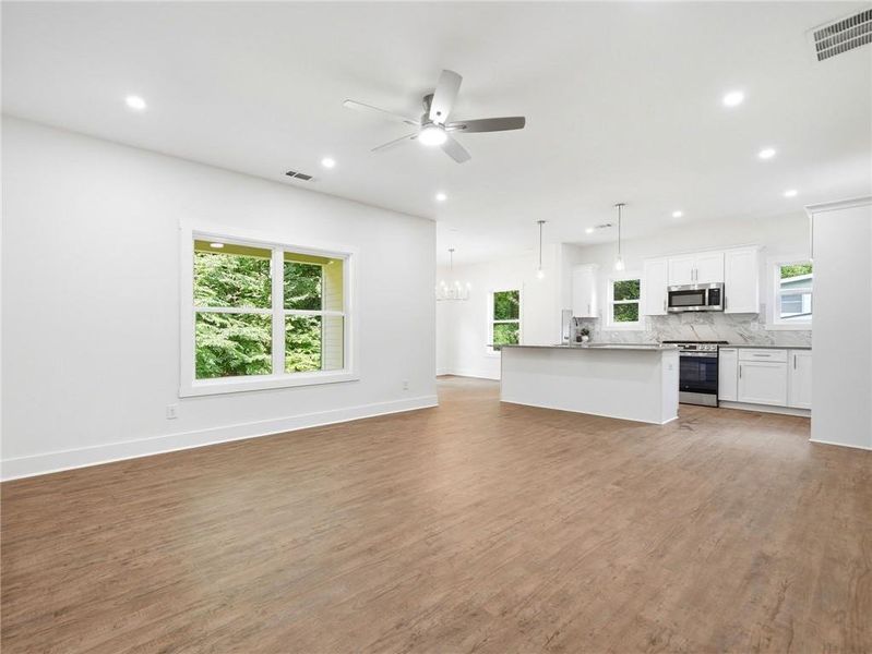 Spacious, unfurnished interior of a new home in , Marietta (Image 54).