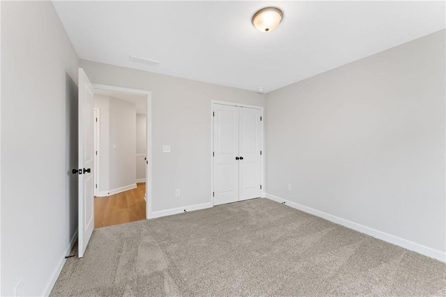 Spacious, unfurnished interior of a new home in Cherokee Township, Acworth (Image 24).