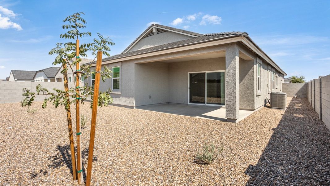 Representative exterior details of a home built from the Blackstone by D.R. Horton in Rio Rancho Estates, Surprise (Image 3). Representative exterior details of a home built from the Blackstone by D.R. Horton in Rio Rancho Estates, Surprise (Image 3).