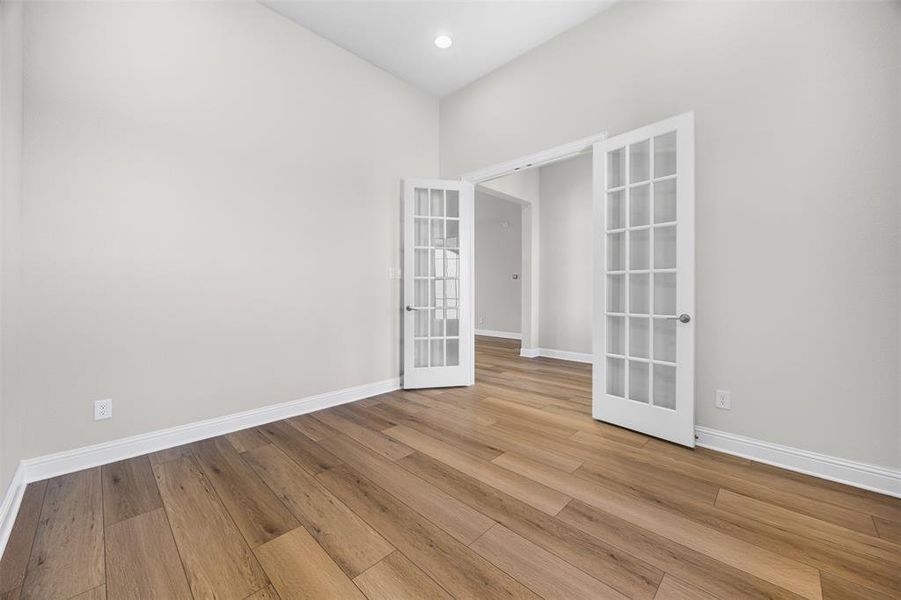 Spacious, unfurnished interior of a new home in Waterfall Ranch - 1 Acre Lots, Waxahachie (Image 14). Spacious, unfurnished interior of a new home in Waterfall Ranch - 1 Acre Lots, Waxahachie (Image 14).