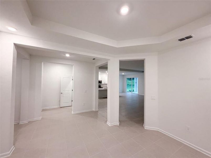 Spacious, unfurnished interior of a new home in Meadow Pointe, Groveland (Image 21).