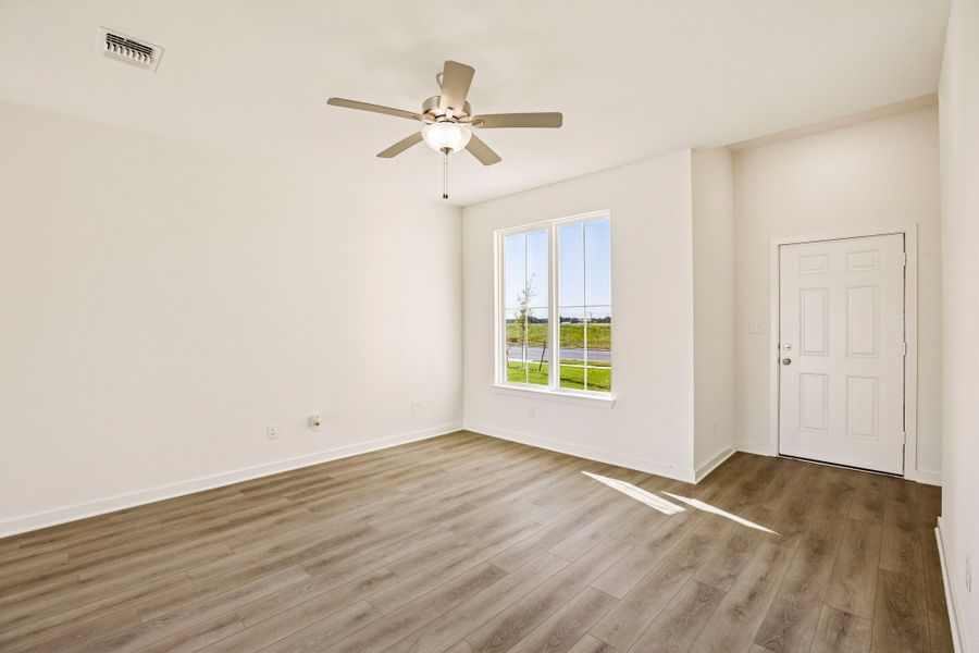 Spacious, unfurnished interior of a new home in Rancho San Gabriel, Georgetown (Image 30).