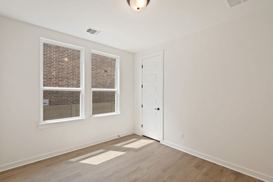 Spacious, unfurnished interior of a new home in Wolf Ranch, Georgetown (Image 22).
