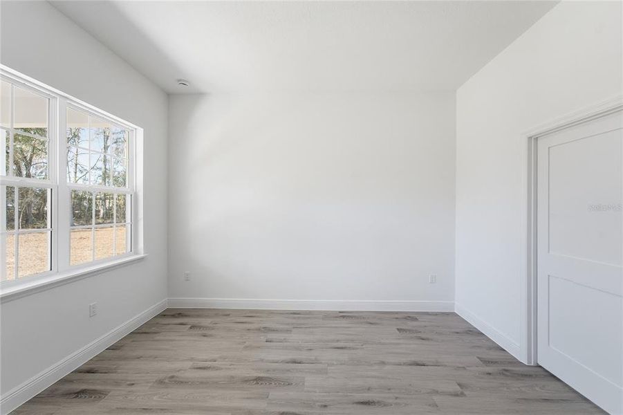 Spacious, unfurnished interior of a new home in , Ocala (Image 13).