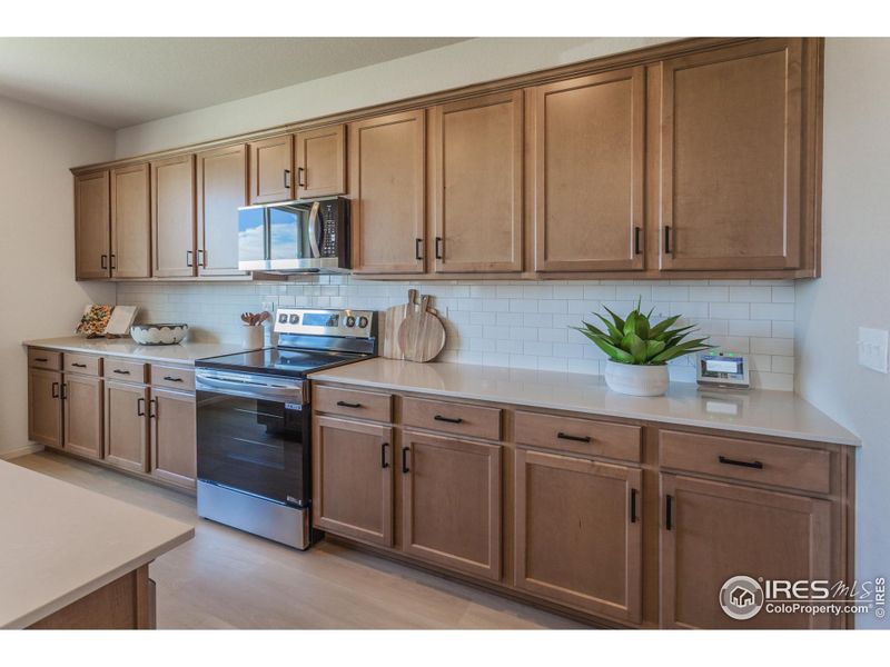 FULL TILE BACKSPLASH