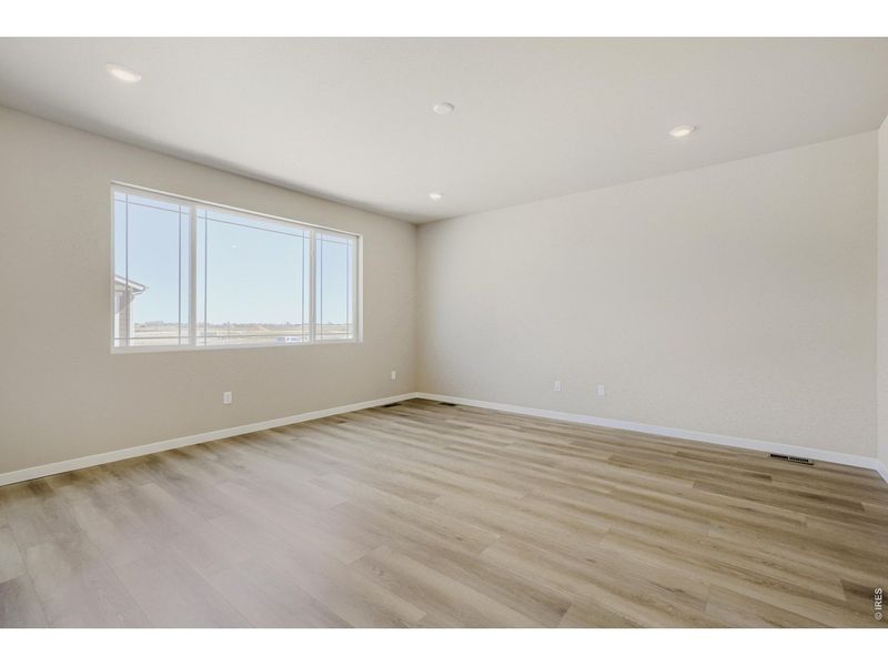 Spacious, unfurnished interior of a new home in Farmstead, Berthoud (Image 36).