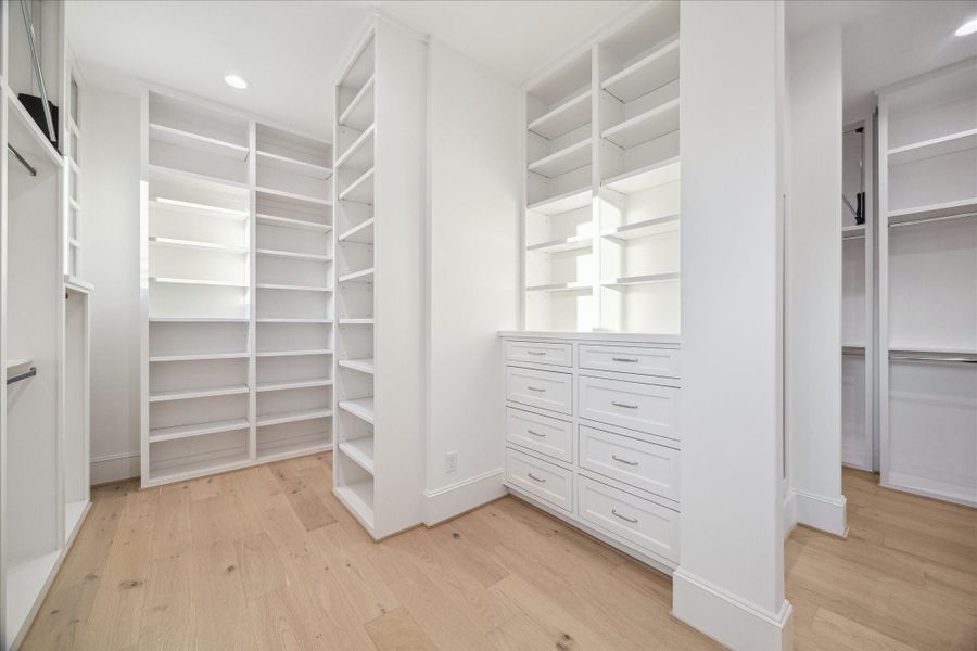 Spacious, unfurnished interior of a new home in , Houston (Image 32).