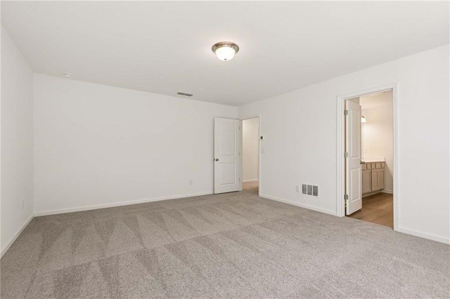 Spacious, unfurnished interior of a new home in The Pointe at Heron Bay, Locust Grove (Image 15).