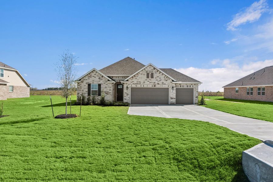 One-story home with 3 bedrooms, 2.5 baths, and 3 car garage One-story home with 3 bedrooms, 2.5 baths, and 3 car garage
