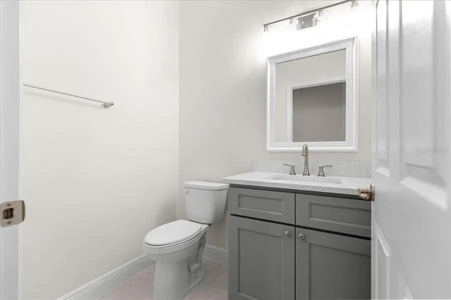 Furnished interior view inside a new home in , Dunnellon (Image 11).